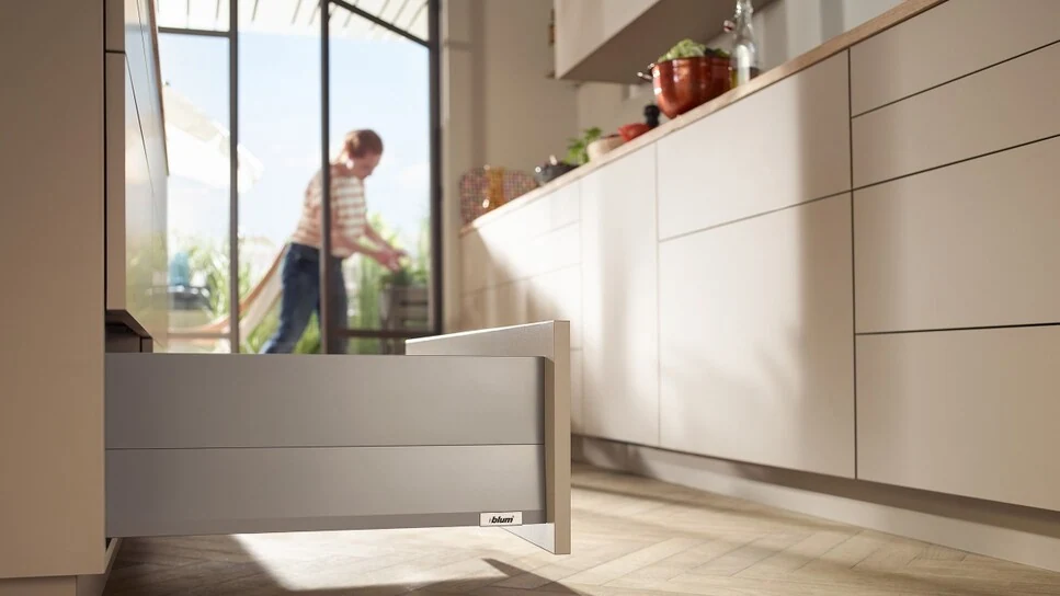 MERIVOBOX modular z BOXCAP Dla jeszcze lepszego podkreślenia wyrazistej linii możemy zastosować Pełny metalowy bok